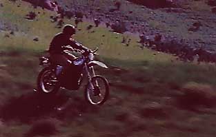 XT 500 nietet &uuml;ber die Alm