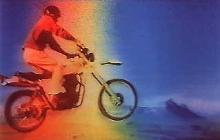 XT 500 fliegt durch den Regenbogen