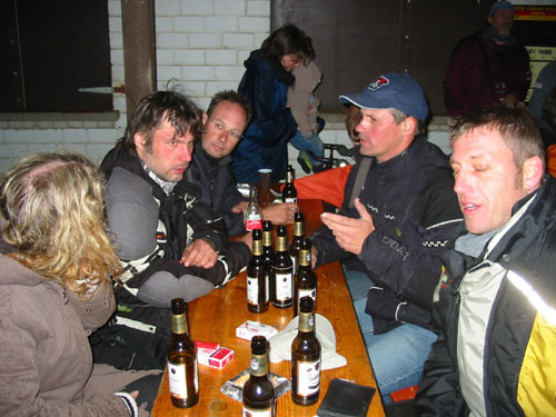 Benzingespraeche am Abend