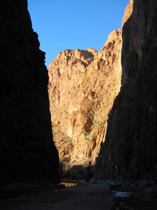 In der Todra-Schlucht am Morgen