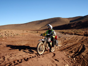 XT500 auf der Piste am Morgen