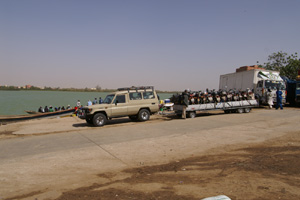 Warten am Senegal River