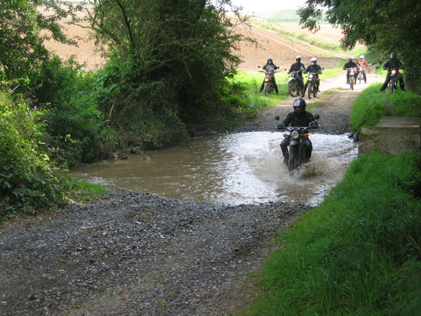 Wasserdurchfahrt auf der Ausfahrt