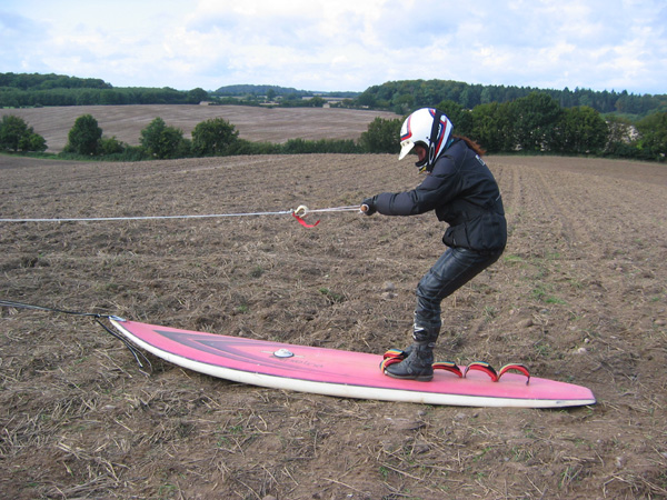 Geli auf dem Surfbrett